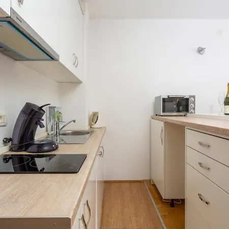Zora 1 By Guide Apartment *