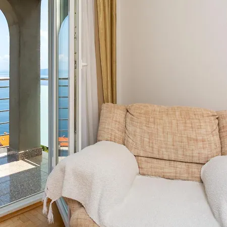 Apartment Zora 1 By Guide Moscenice