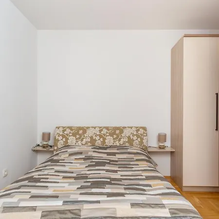 Zora 1 By Guide Apartment *